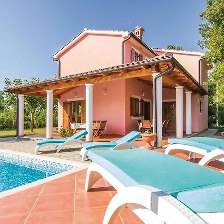 4 Bedroom Beautiful In Laginji Hébergement de vacances