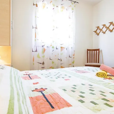 4 Bedroom Beautiful In Laginji *