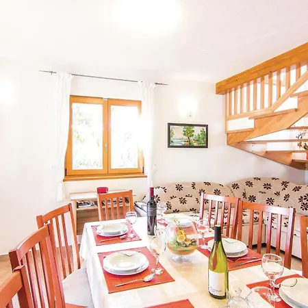 4 Bedroom Beautiful In Laginji *
