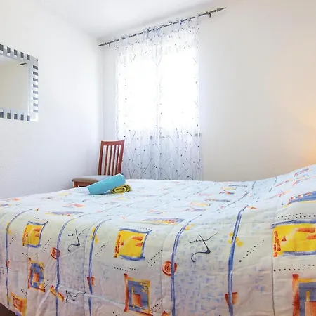 4 Bedroom Beautiful In Laginji Hébergement de vacances Žminj
