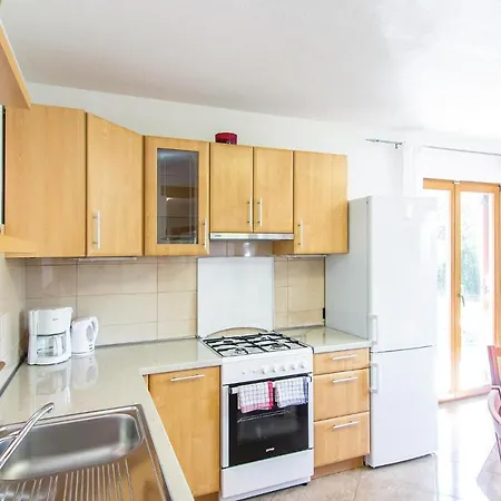 Semesterbostad 4 Bedroom Beautiful Home In Laginji *