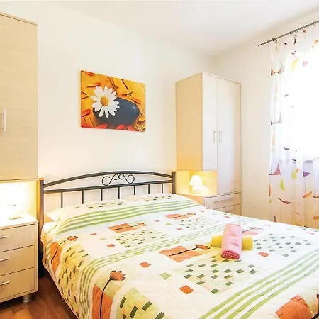 4 Bedroom Beautiful Home In Laginji *