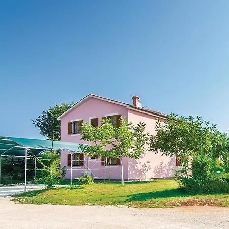 4 Bedroom Beautiful Home In Laginji *